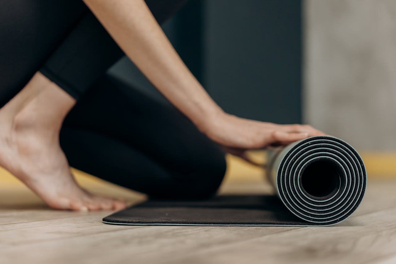 Read more about the article Ultimate Guide: How to Choose the Best Yoga Mat Thickness for Your Practice